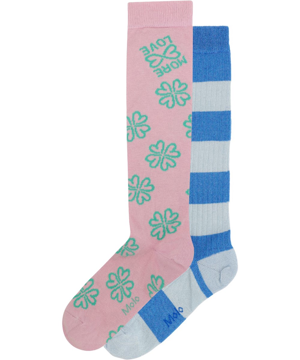 Norvina - Forever Love - 2-pack finely knit knee socks with one pair in blue with light blue stripes and the other pair in pink with green clover pattern 