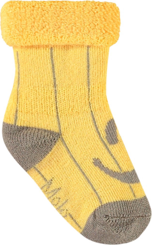 Nodda - Little Banana - 2-pak babysokker i viskose. Sokkerne er hvide med frugter og gule med smilende ansigt.