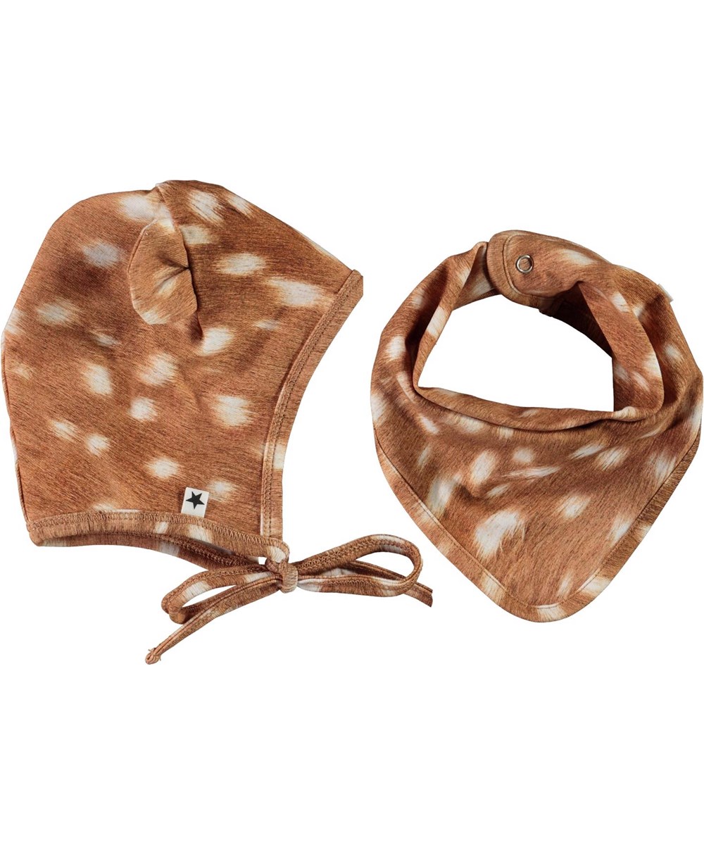 Nilo Hat and Bib Set - Baby Fawns - Babyhue og hagesmæk med hvide pletter