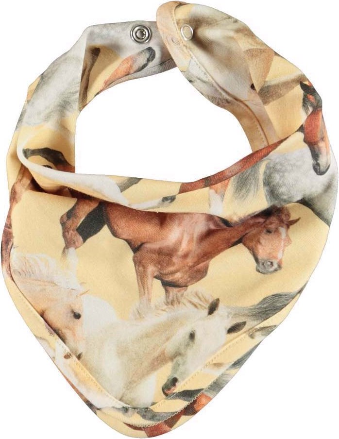 Nilo Hat and Bib Set - Horse Dreams Baby - Lysegul babykyse og hagesmæk med smukke heste