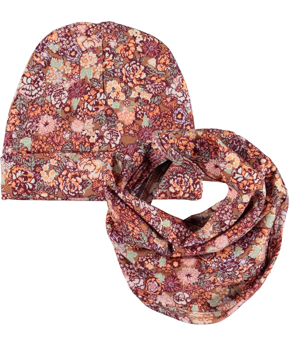 Noe Hat and Bib Set - Bloom - Økologisk rød blomstret hue og hagesmæk
