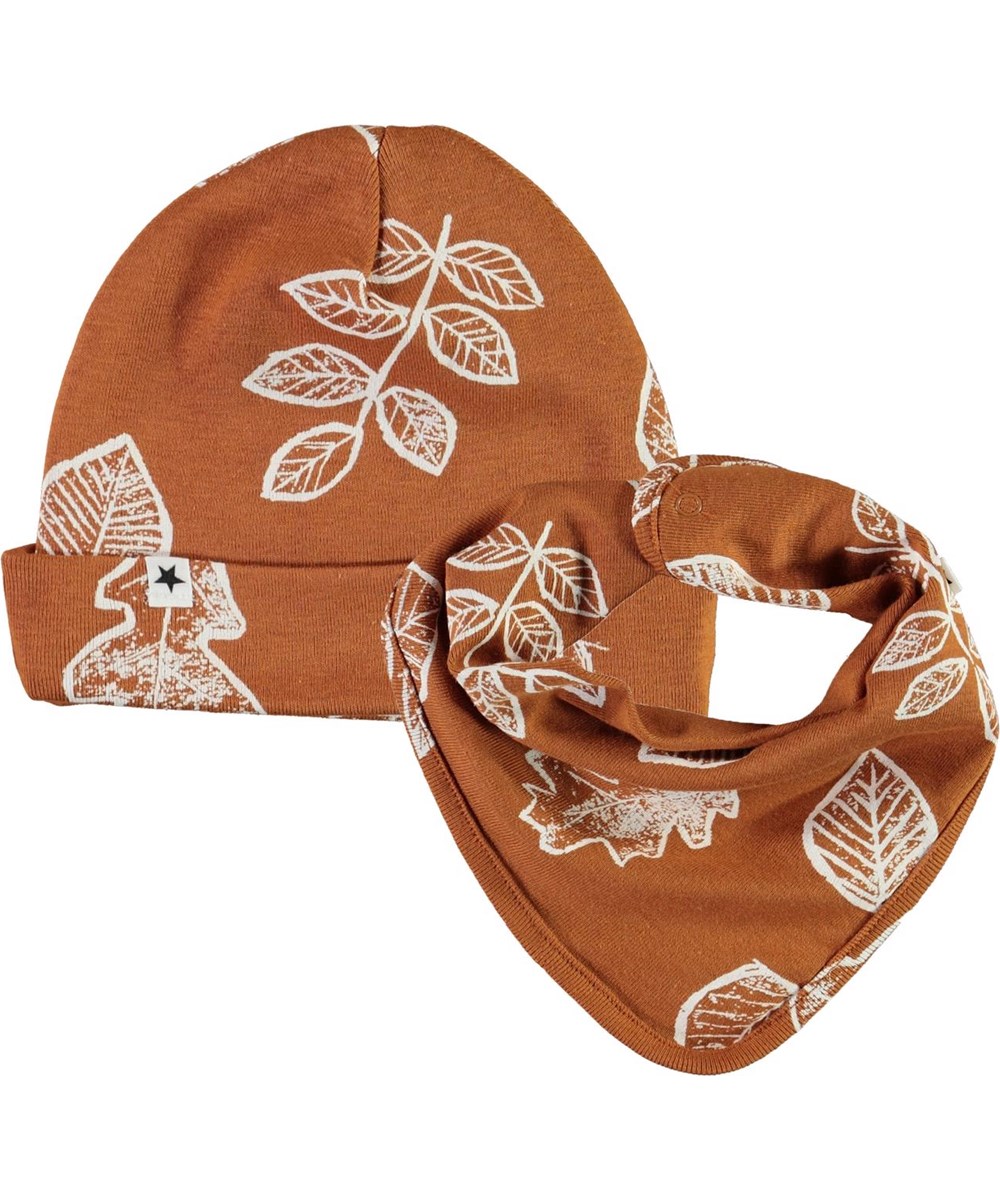 Noe Hat and Bib Set - Leaves - Brun babyhue og hagesmæk med blade