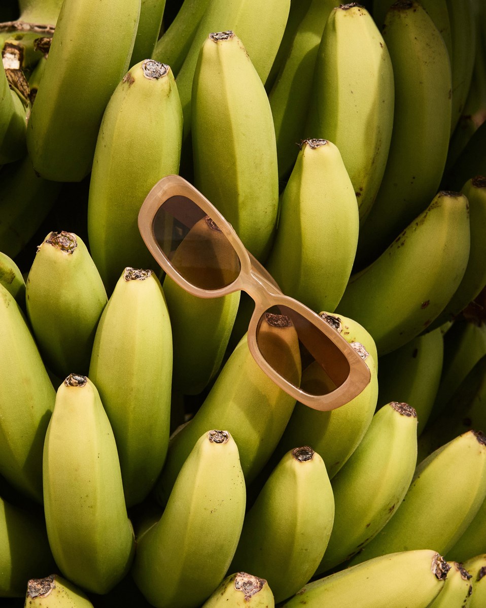 Selah - Sandalwood - Oval børne solbrille i beige med tonede glas, blank overflade og 100% UV-beskyttelse