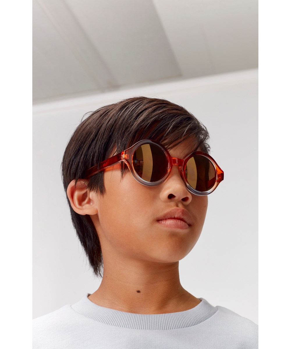 Shelby - Faded Rainbow - Runde solbriller regnbue