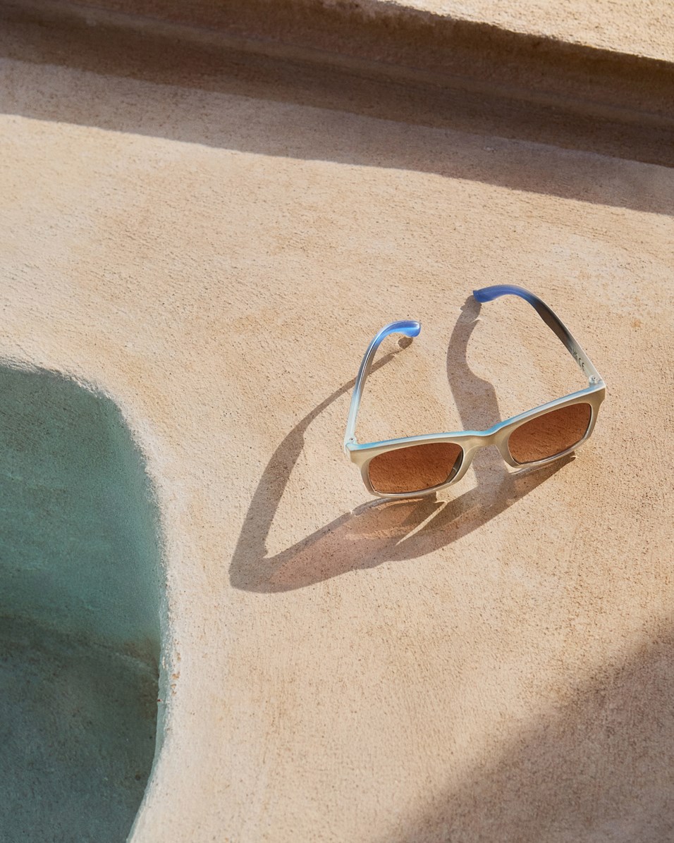 Smile - White Noise - Klassiske solbriller i hvid og blå til børn med UV-beskyttelse.