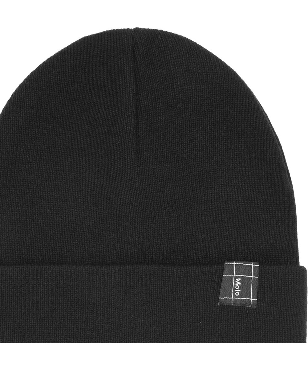 Kruz - Black - Sort blød hue i finstrik. Huen har et god pasform og stort ombuk, der sørger for at holde ørerne varme