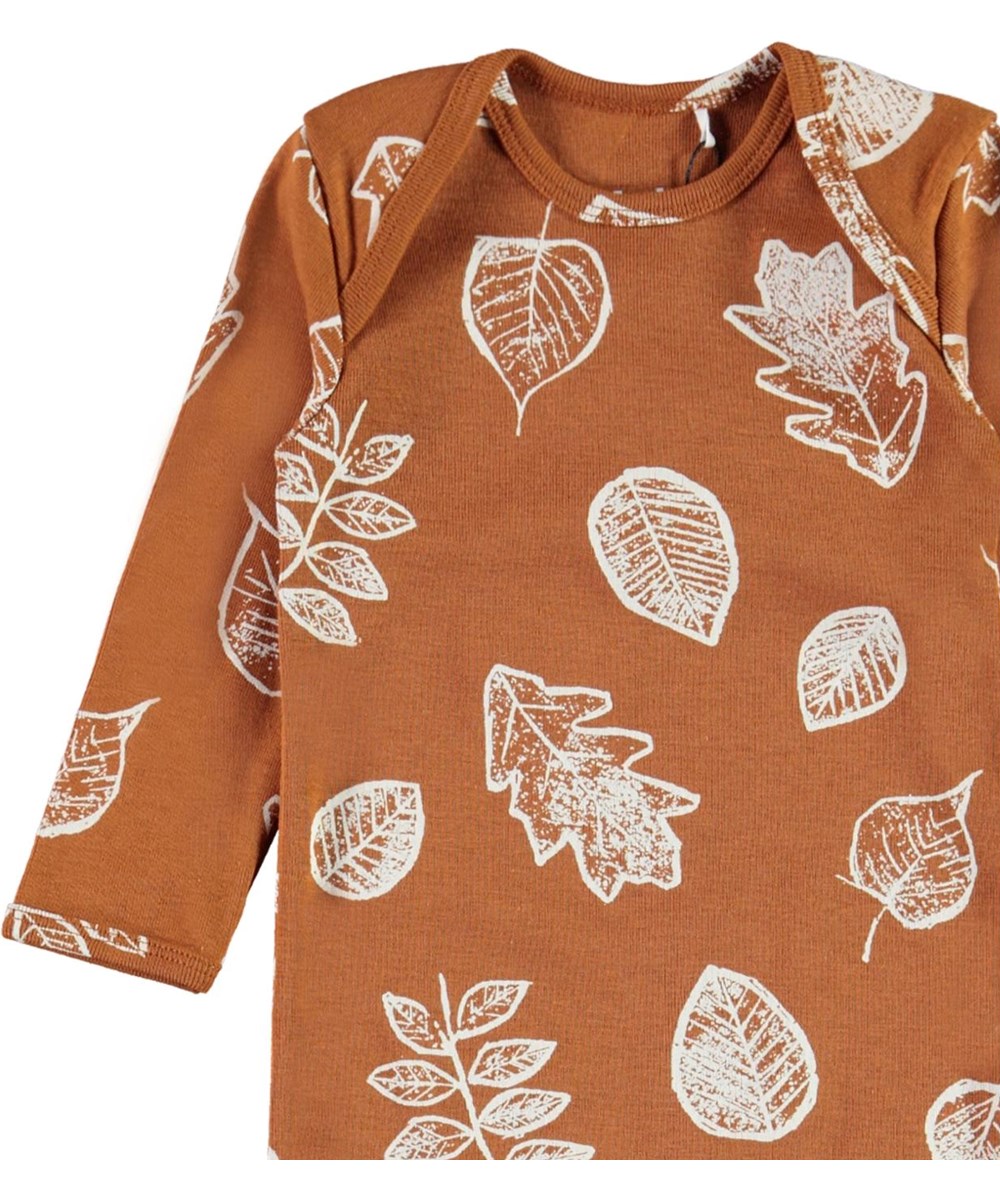 Faso - Leaves - Økologisk brun baby dragt med blade