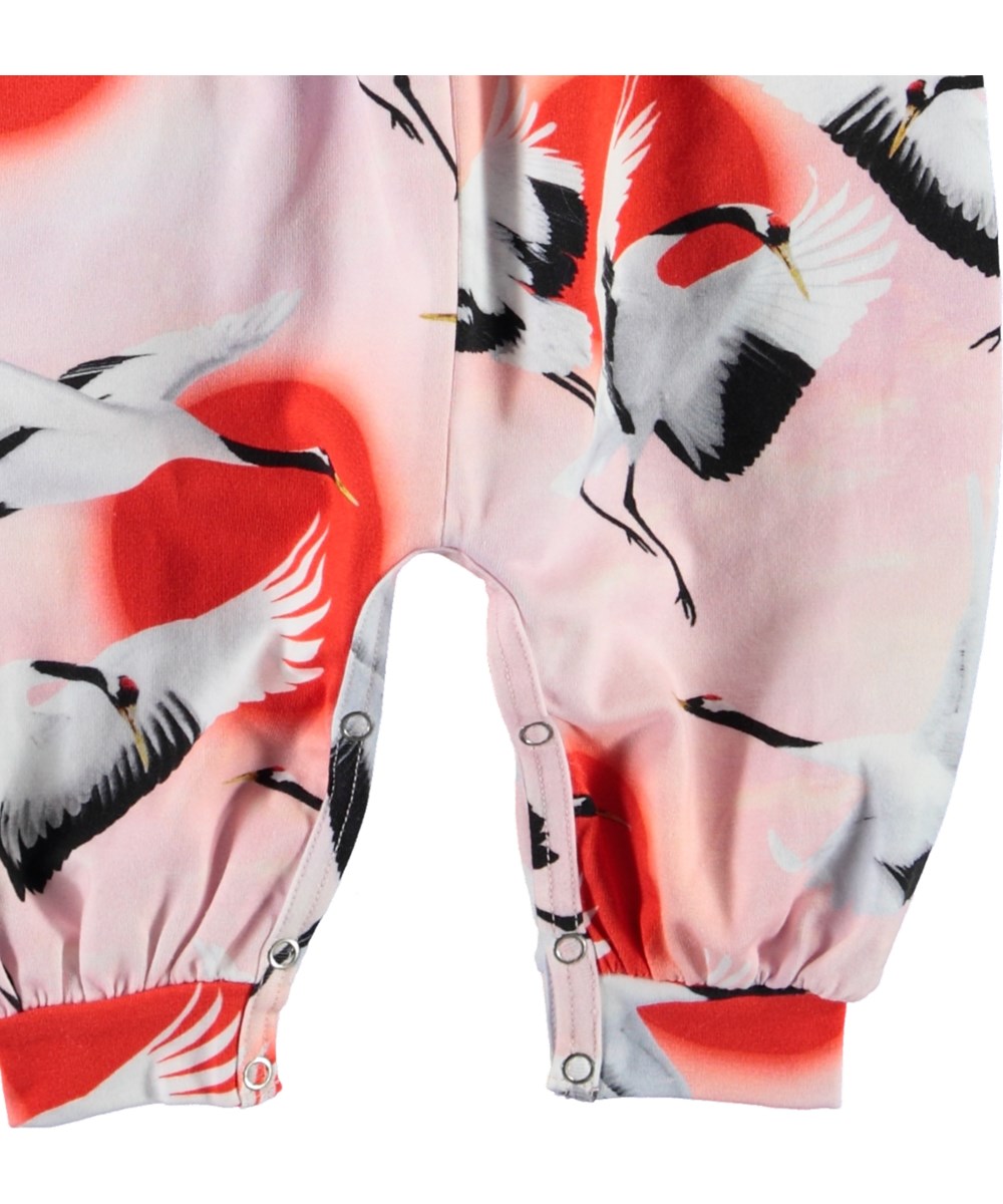 Fallon - Sunrise Cranes - Rosa babydräkt med fåglar