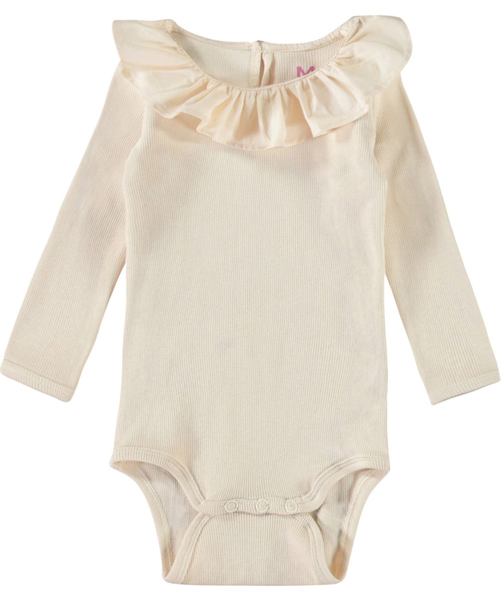 Faye - Summer Sand - Beige långärmad body i ribbad ekologisk bomull för baby.