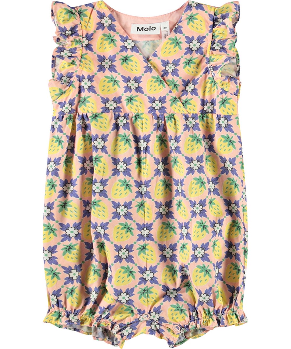 Fonda - Vintage Berries - Jumpsuit i mjuk ekologisk bomullsjersey för baby med lila blommor och gula jordgubbar.