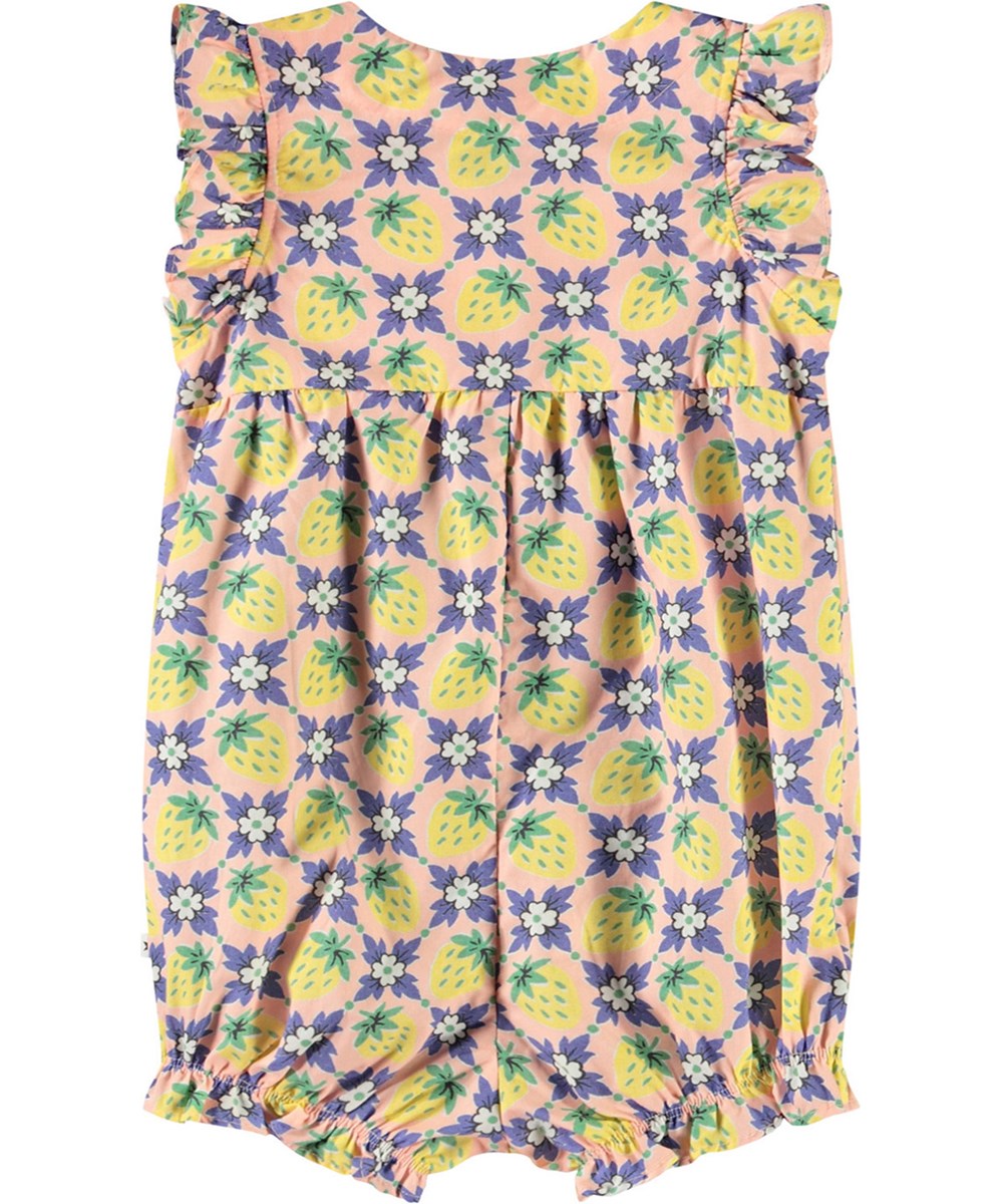 Fonda - Vintage Berries - Jumpsuit i mjuk ekologisk bomullsjersey för baby med lila blommor och gula jordgubbar.