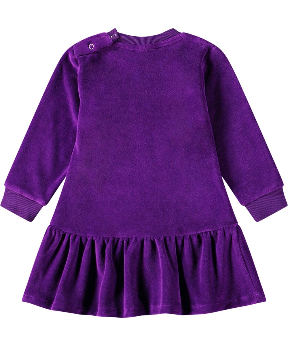 Calypso - Warm Purple - Mjuk lila sammetklänning för baby med ribbstickade ärmslut och tryckknappar.