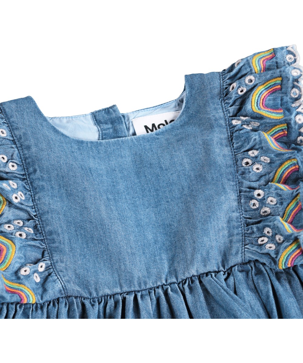 Carlene - Wonder Rainbow - Blå, långärmad klänning för de små med volanger och broderi