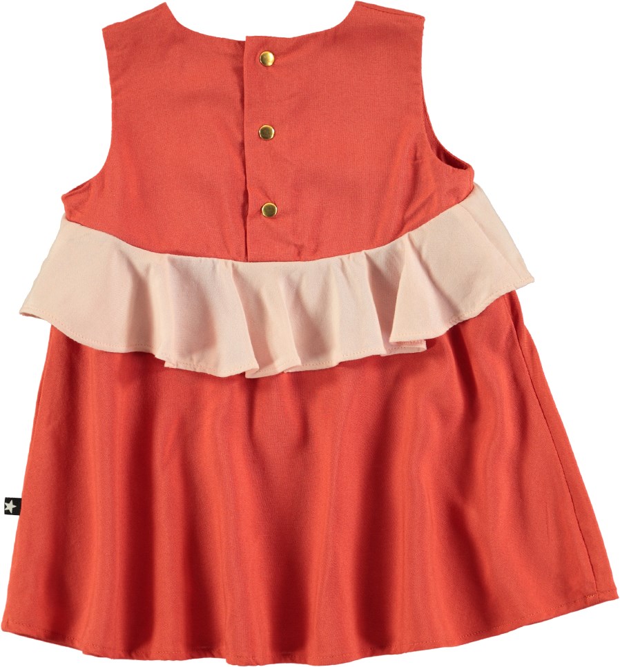 Catja - Burnt Sienna - Bedårande röd baby klänning med volangkant