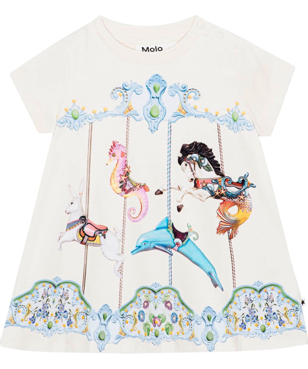 Cosimo - Carousel Dress - Vit klänning till baby med karusellmönster. 