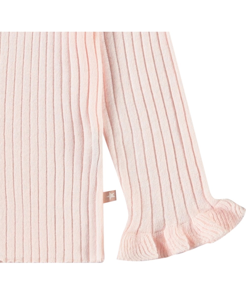 Gavi - Charlotte Pink - Rosa stickad babykofta med volangkanter på ärmarna.