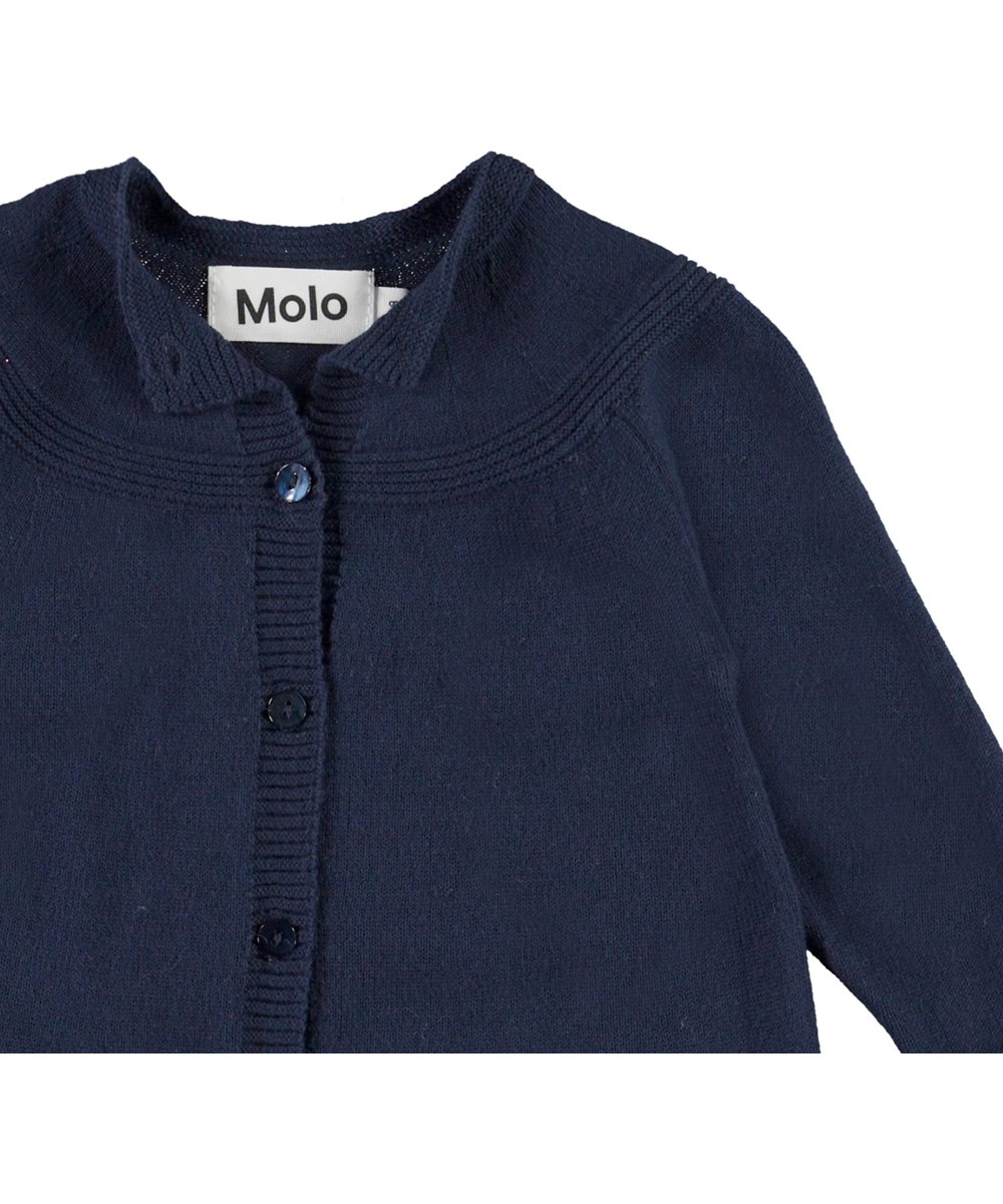 Gisela - Peacoat - Mörkblå kofta till baby