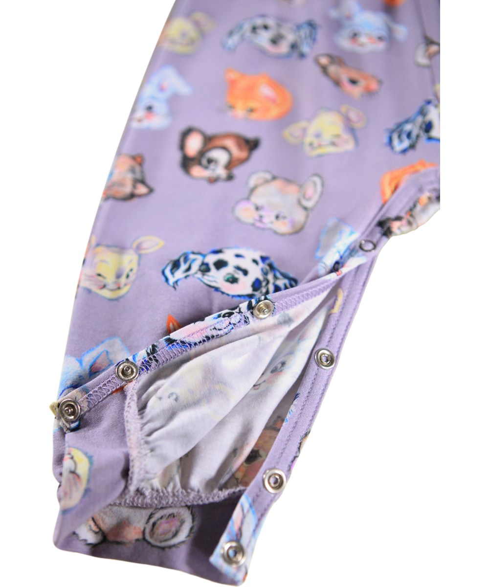 Fallon - Itty Bitty - Purple jumpsuit for the littlest ones made of soft organic cotton without sleeves and a print of colorful cartoon animals.