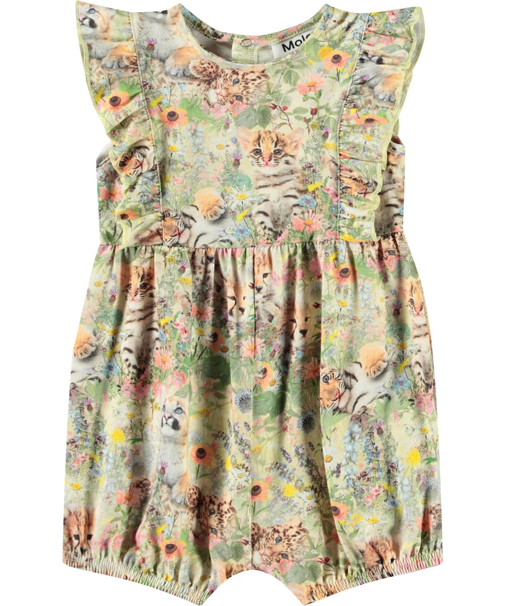 Felicia - Meadow Cubs - Jumpsuit with short sleeves and ruffles in organic cotton for babies. It has a print of animal cubs in a flower bed.