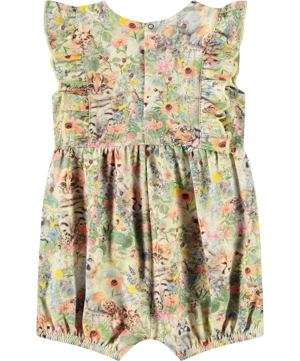 Felicia - Meadow Cubs - Jumpsuit with short sleeves and ruffles in organic cotton for babies. It has a print of animal cubs in a flower bed.