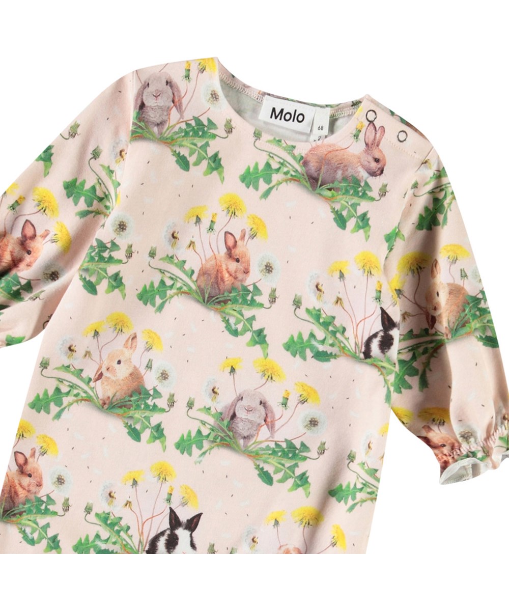 Florina - Bunnies United - Jumpsuit in organic cotton with a print of animal cubs in a flowerbed.