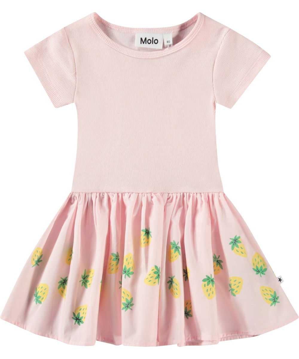 Carin - Bouncy Berries - Dress for baby in organic cotton. The dress is pink with a print of yellow strawberries.