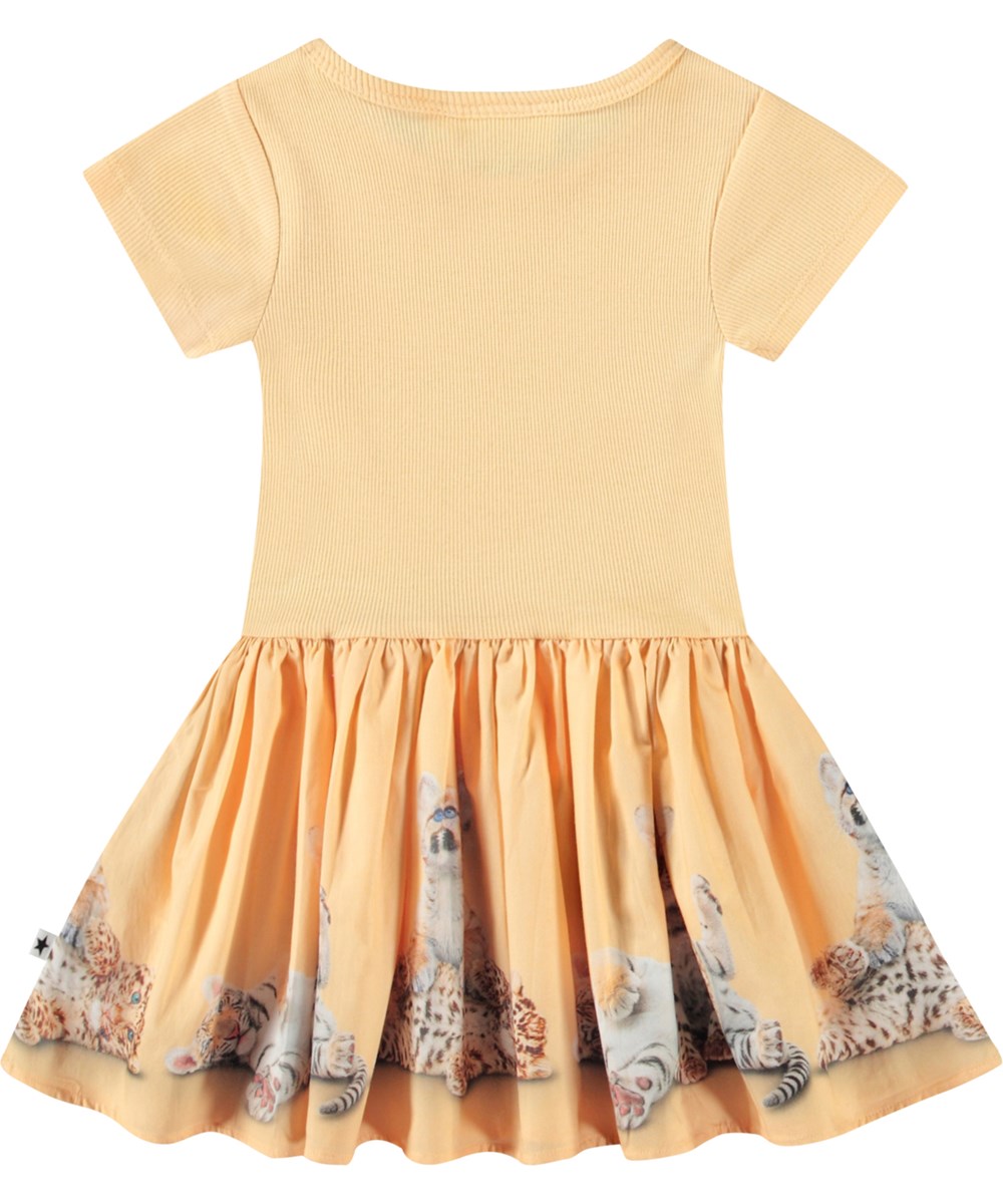 Carin - Cubs United - Dress for baby in organic cotton. The dress is light orange with a print of animal cubs.