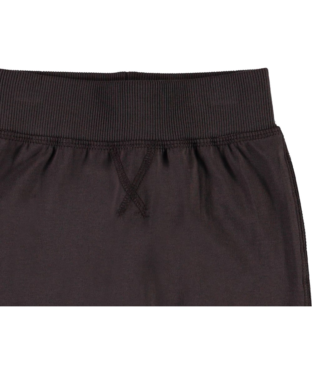 Sammy - Brown Darkness - Donkerbruine biologische babybroek