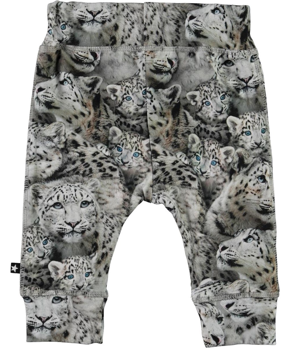 Sammy - Baby Leopards - Öko-Babyhose in Grau mit Schneeleoparden