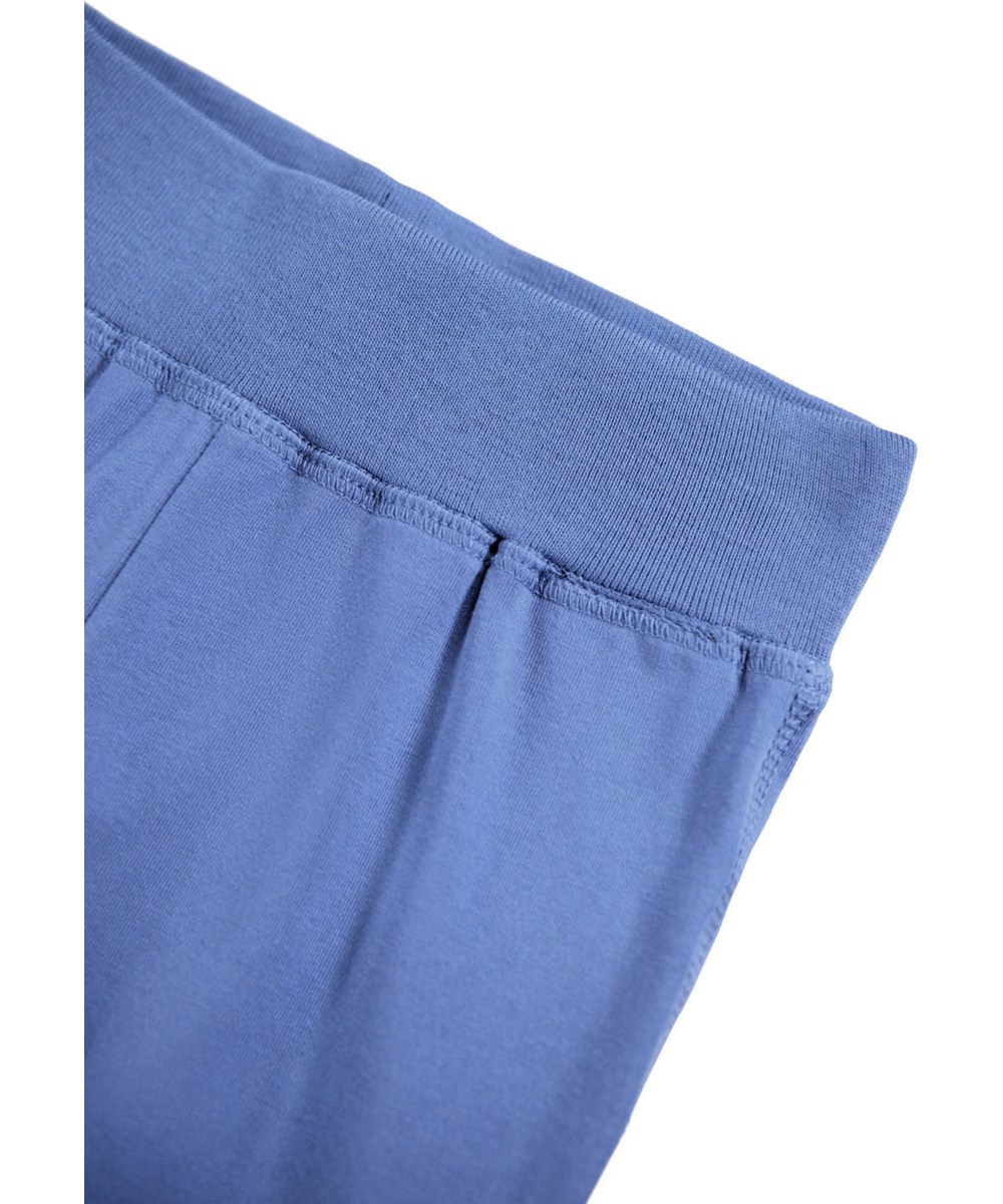Sammy - Shallow Sea - Blaue Hosen für die Kleinen aus Öko-Baumwolle.