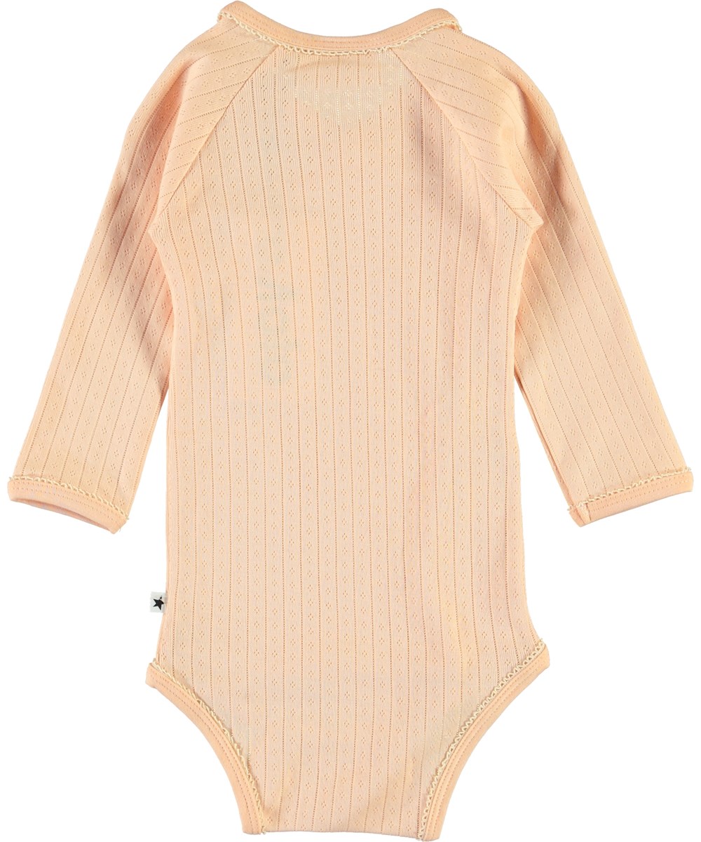 Faye - Pacific Coral - Ökologischer Korall Baby Body mit schrägem Verschluss