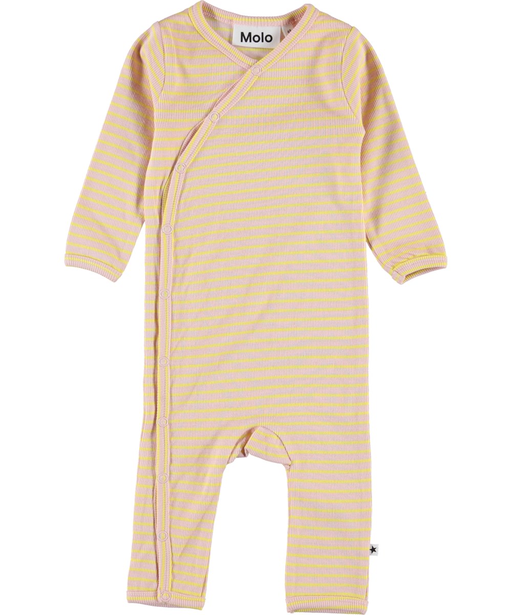 Flora - Powder Acacia Stripe - Baby Anzug mit gelben und rosa Streifen