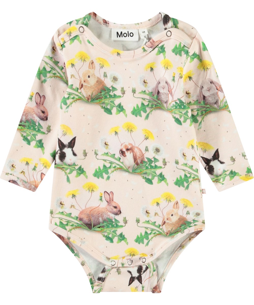 Foss - Bunnies United - Langärmeliger Öko-Baumwoll-Body für Babys mit einem Druck von Hasen und Löwenzahn.