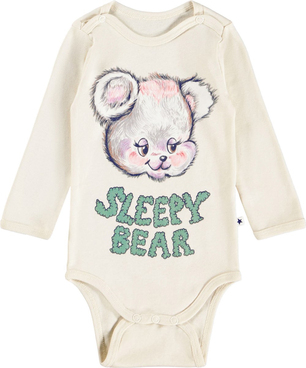 Foss - Sleepy Bear - Weißer Langarm-Body für die Kleinen aus Öko-Baumwolle mit einem niedlichen Bären-Print und dem Text 'Sleepy Bear.