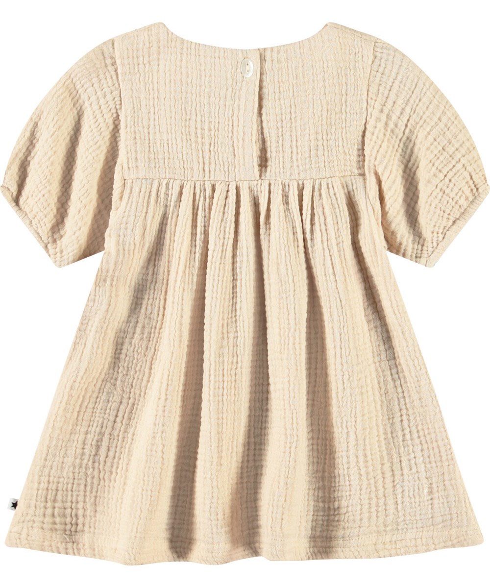 Calee - Brazilian Sand - Beiges Öko-Baumwollkreppkleid für Babys.