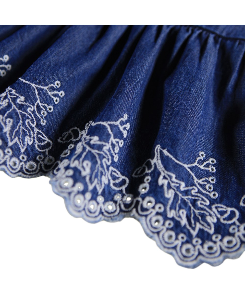 Caras - Oak Embroidery - Dunkelblaues Kleid für die Kleinen aus Öko-Baumwoll-Chambray.