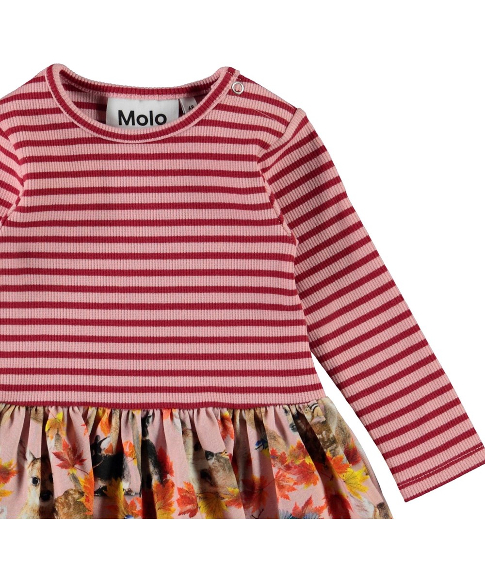 Carel - Autumn Fawns - Öko rosa Babykleid mit Streifen und Hirsch