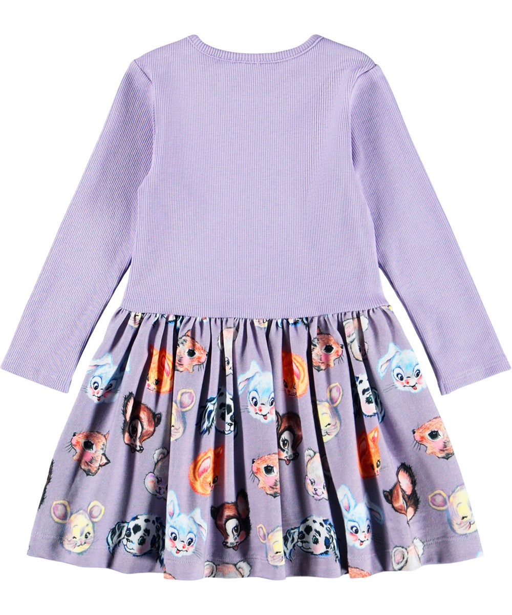 Carel - Itty Bitty - Hellviolett langärmeliges Kleid für die Kleinen aus Öko-Baumwolle mit einem Aufdruck von gezeichneten Tieren.