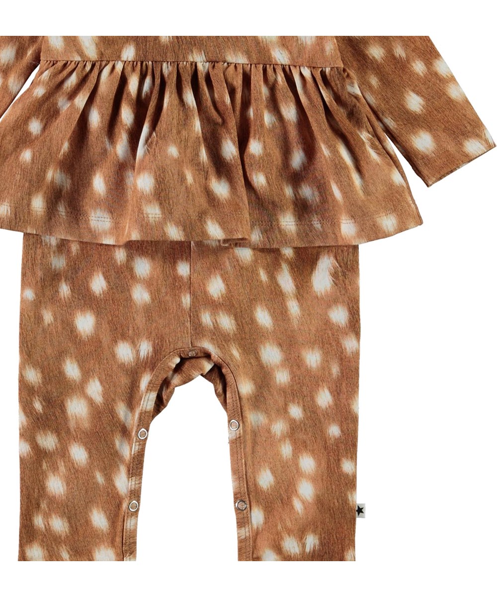 Florie - Baby Fawns - Biologische bruine babypakje met een print van witte vlekken