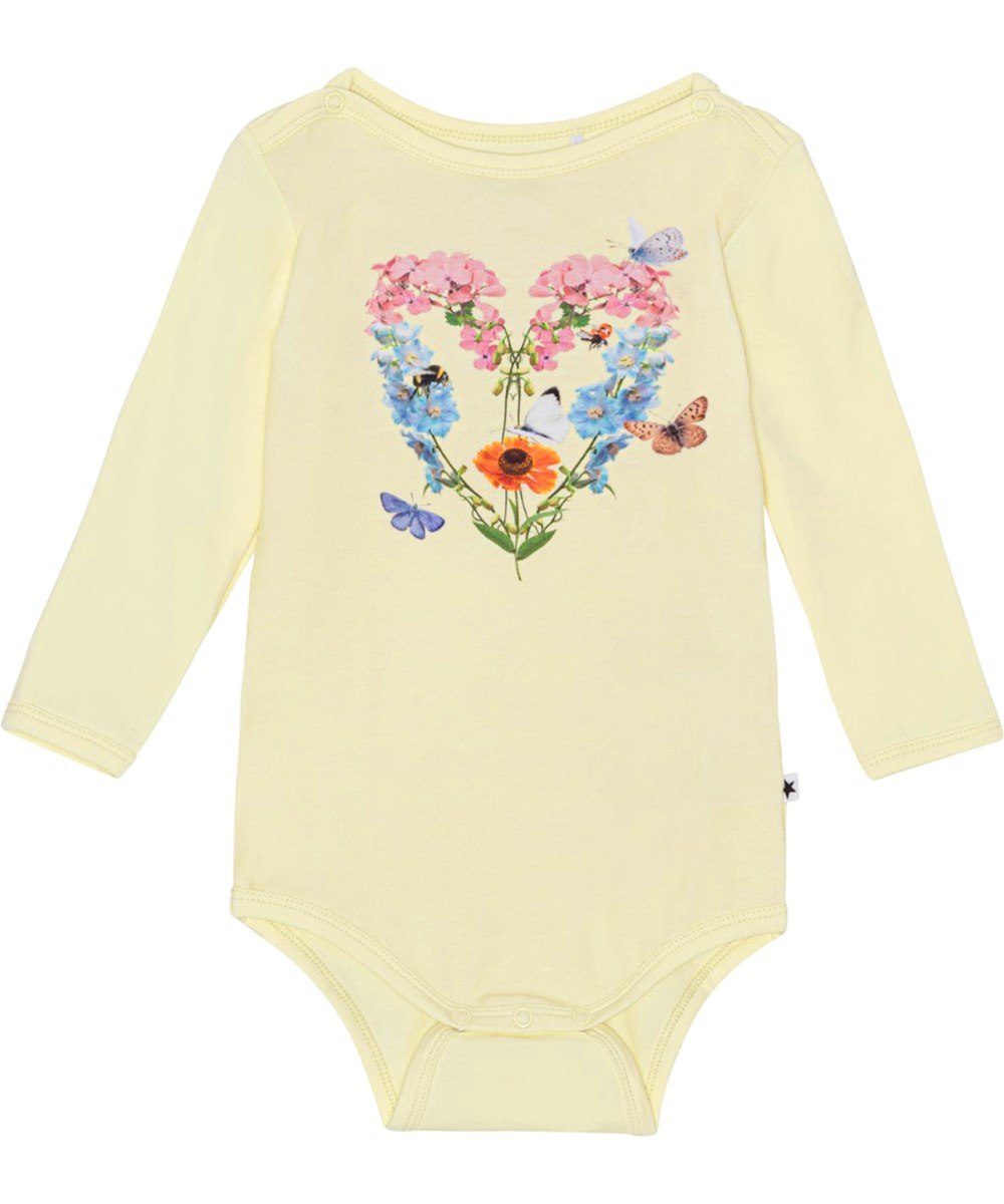 Foss - Garden Body - Gele rompertje met lange mouwen van biologisch katoenen jersey met een print op de voorkant van een hart gevormd door bloemen en vlinders