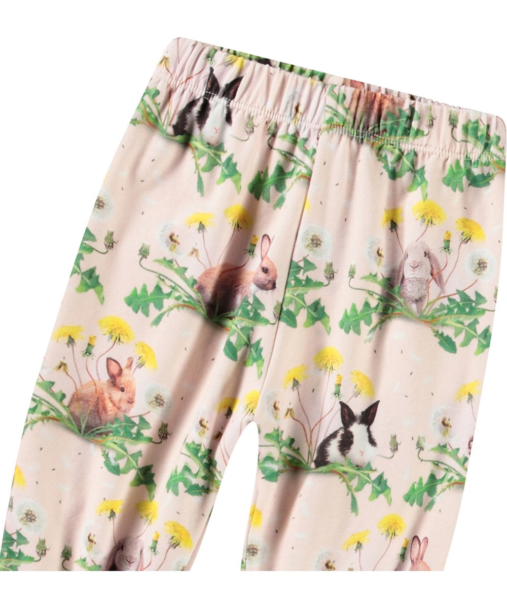 Selena - Bunnies United - Babybroek van biologisch katoen met een print van konijntjes en paardenbloemen.