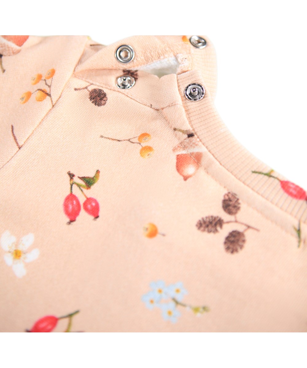 Calypso - Foraging Rose - Roze jurk voor de kleintjes met een print van bloemen en noten.