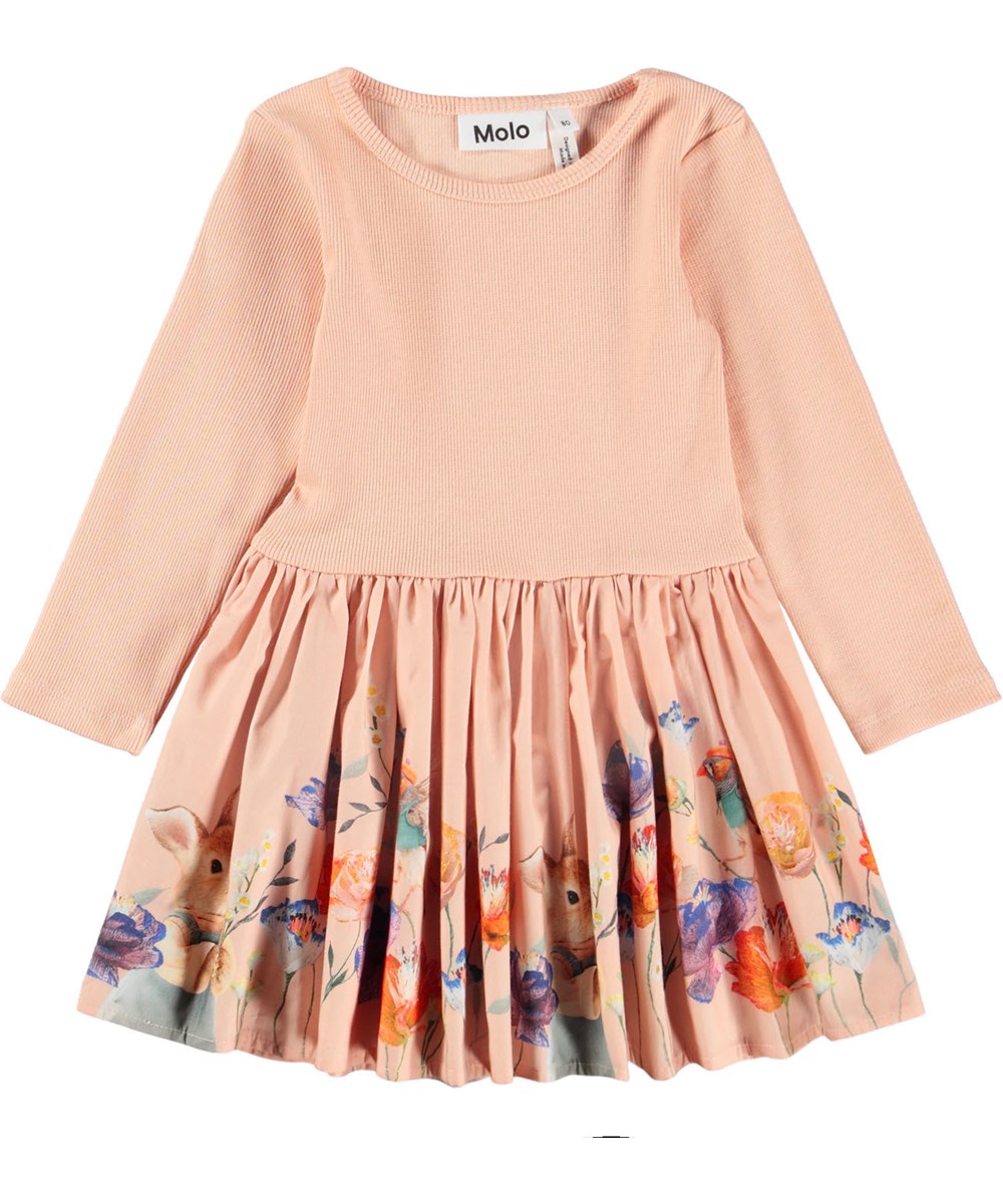Candi - Rosey Bunny - Jurk voor de kleintjes gemaakt van biologisch katoen met lange mouwen. De jurk is perzikkleurig met een print van dieren gekleed in kleding en bloemen.