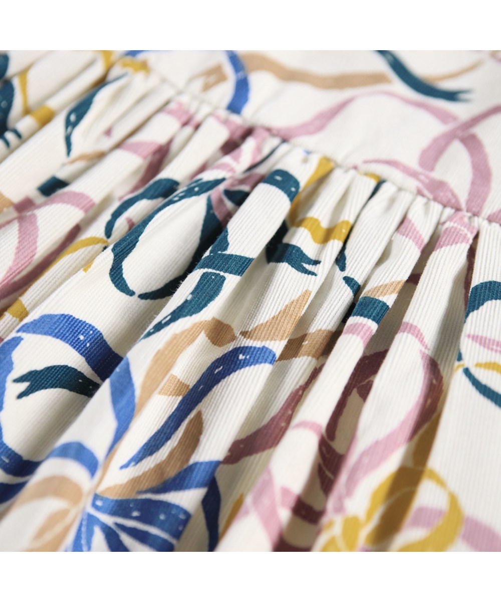 Chantelle - Festivity Bows - Gebroken witte jurk voor de kleintjes gemaakt van biologisch katoenen fluweel met een print van kleurrijke linten.