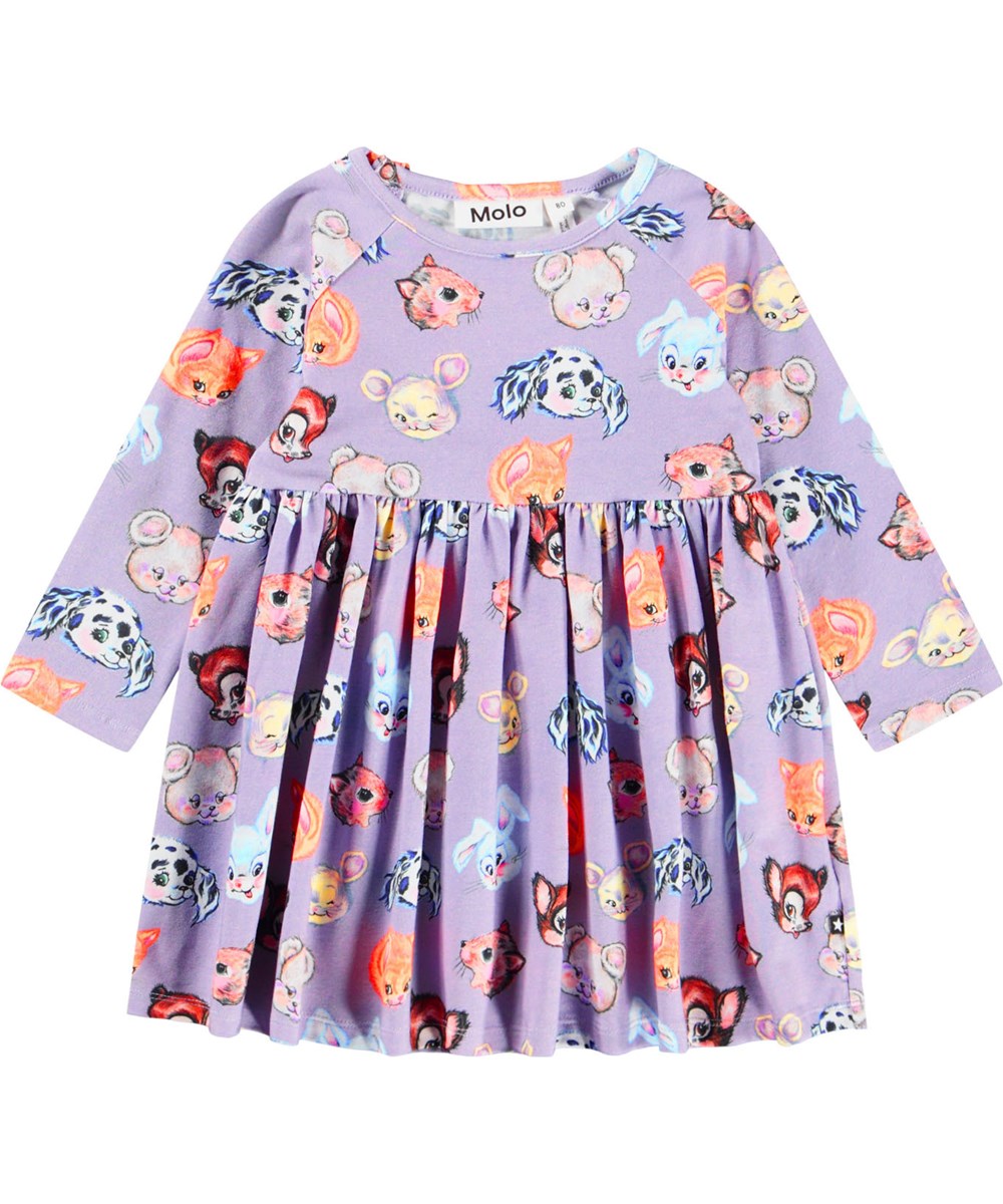 Charmaine - Itty Bitty - Langärmeliges lila Kleid für die Kleinen aus Öko-Baumwolle mit einem Aufdruck von gezeichneten Tieren.