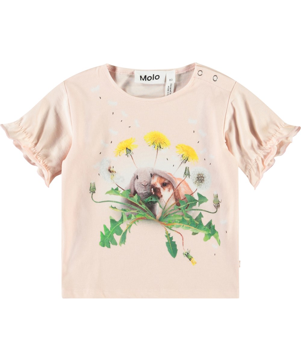 Eline - Rabbit Friends - Baby t-shirt met ruches van biologisch katoen. Het t-shirt is lichtroze met op de voorkant een print van konijntjes en paardenbloemen.