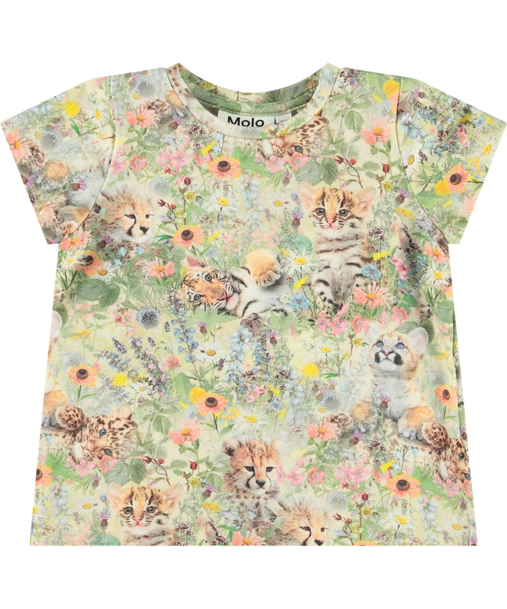Elly - Meadow Cubs - Baby t-shirt in zacht biologisch katoen. Het t-shirt heeft een print van babydieren in een bed van bloemen.