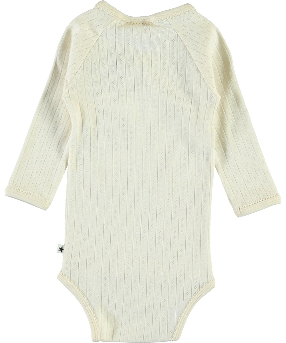 Faye - Pearled Ivory - Økologisk baby body med skrå lukning