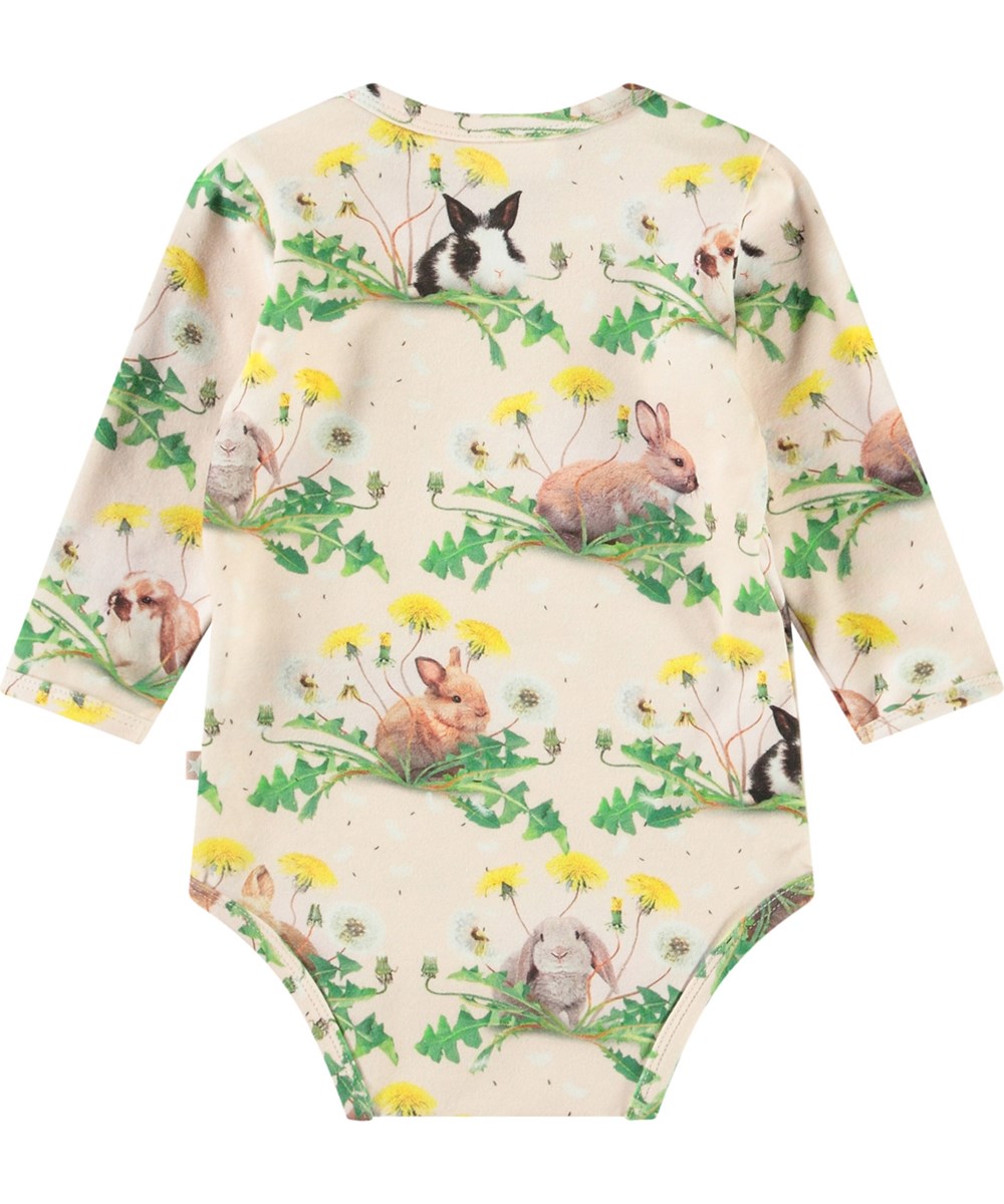 Foss - Bunnies United - Langærmet body i økologisk bomuld til baby, med print af kaniner og mælkebøtter.
