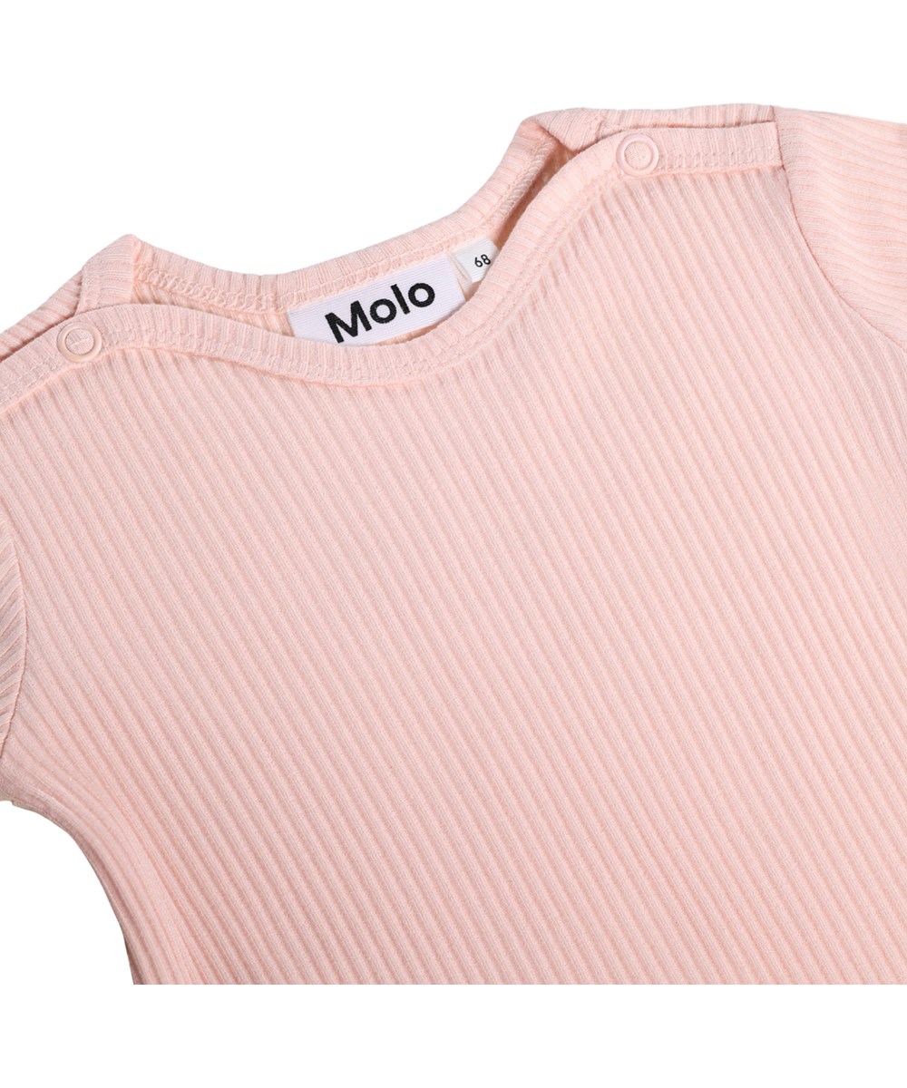 Foss - Cloud Pink - Lyserød, langærmet babybody i økologisk bomuldsrib